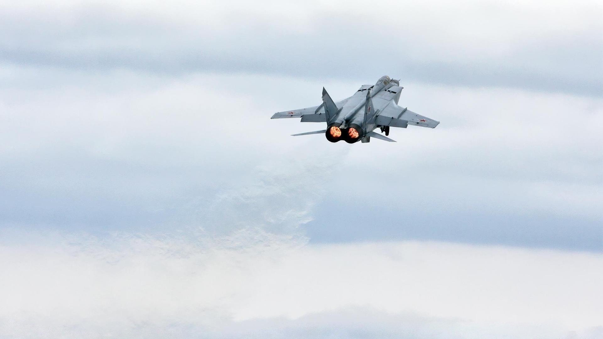 国家队阵容轮换缺乏稳定结构,国家队转型升级