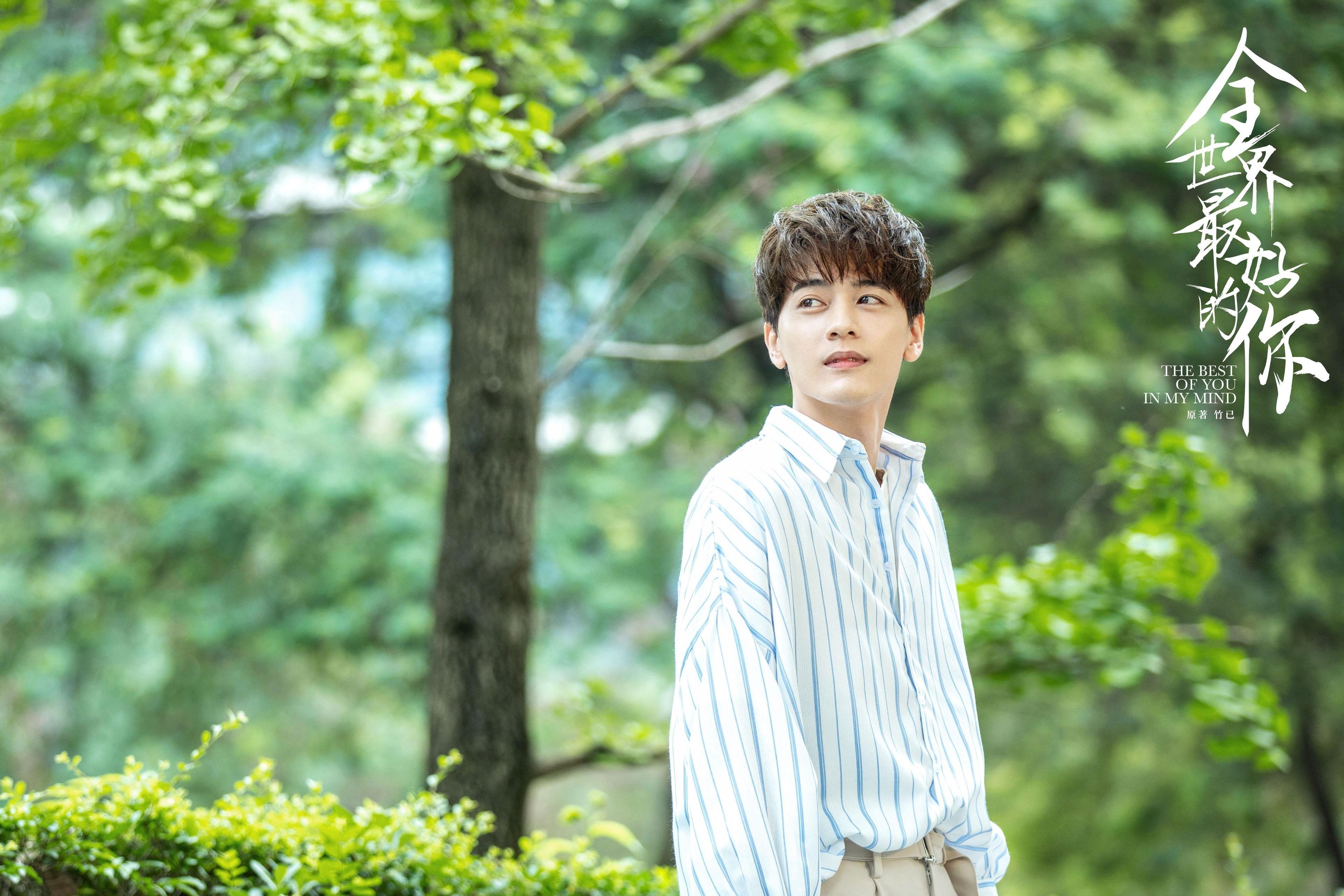 主力球员高强度对抗中保持技术动作稳定展现专业素养，防守球员主动对抗进攻球员