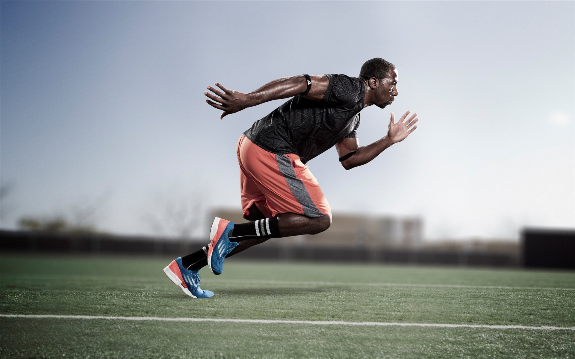 乔·波尔曼带领袋鼠队打破防线，屡屡创造得分机会，乔治波尔